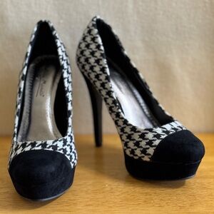 Black and White Houndstooth Women's Platform Pumps